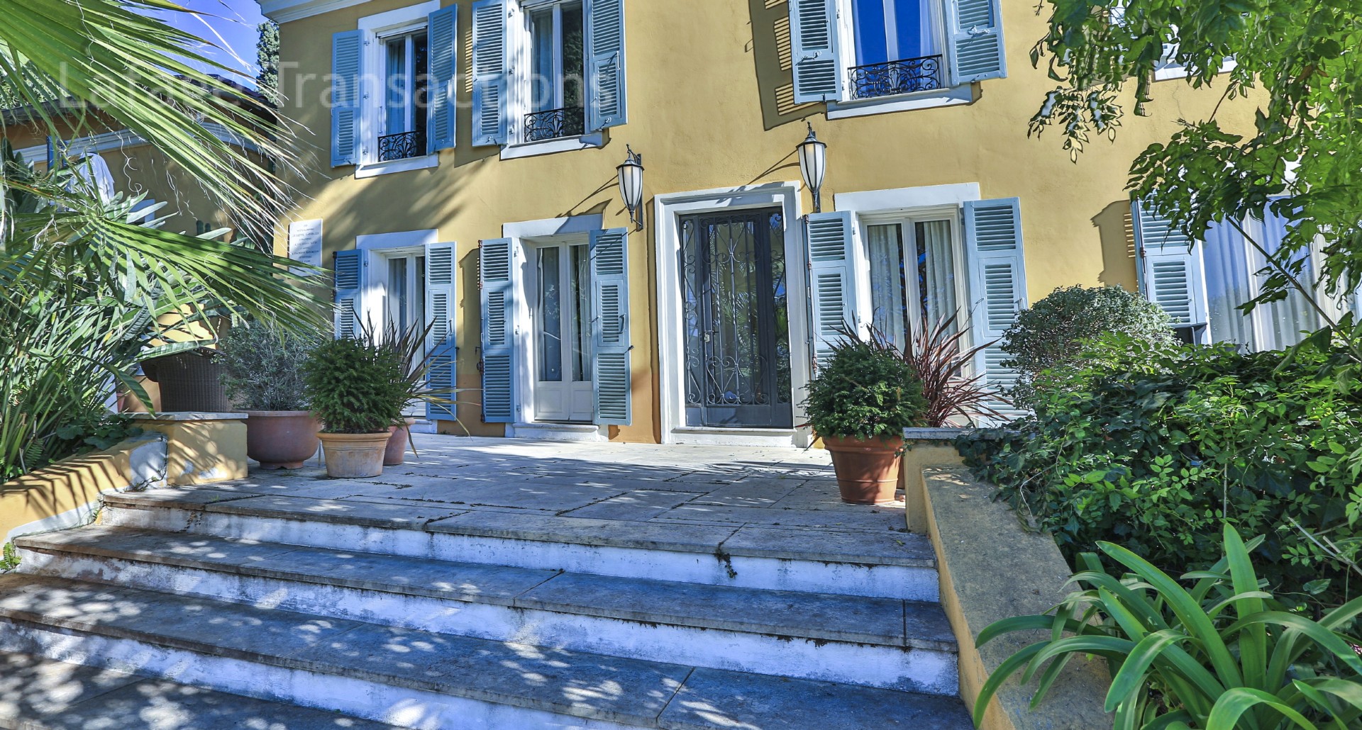 NICE MONT BORON PROPERTY FOR SALE OF 353 M2 WARM SWIMMING POOL