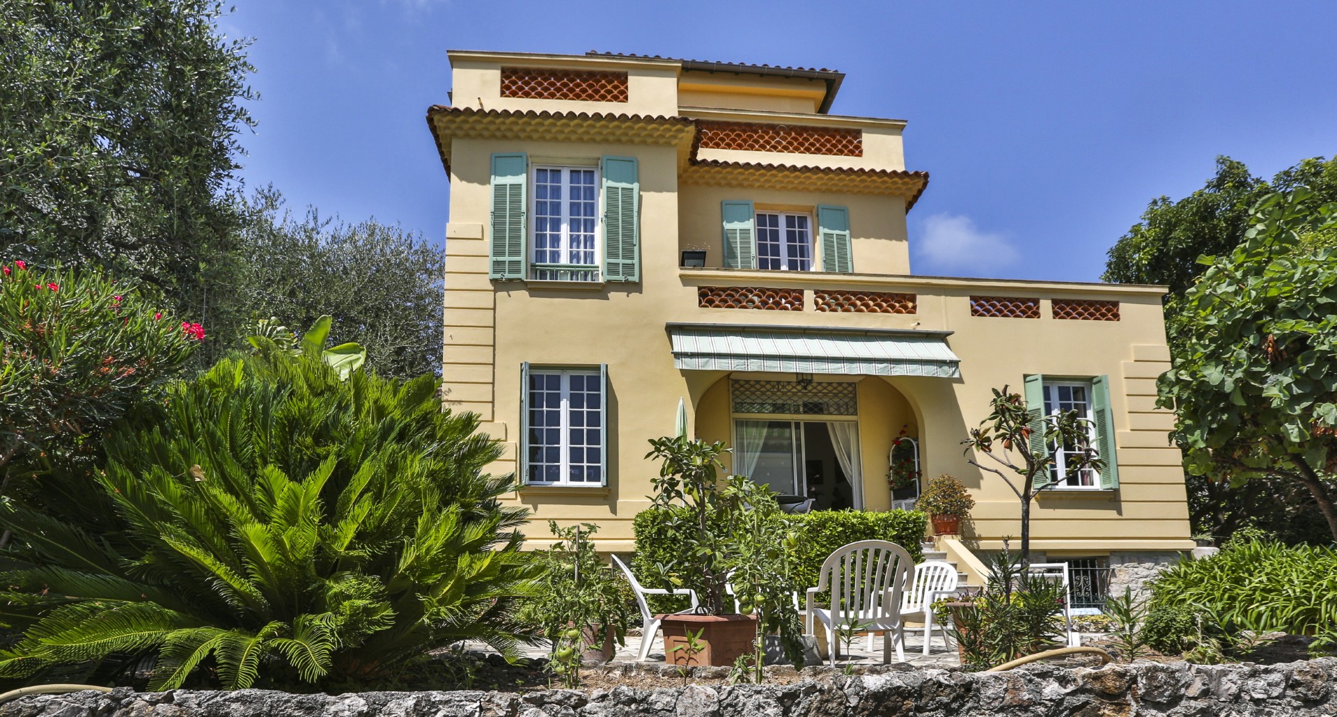 SAINT JEAN CAP FERRAT HOUSE OF 212 SQM FOR SALE IN A QUIET PRIVATE