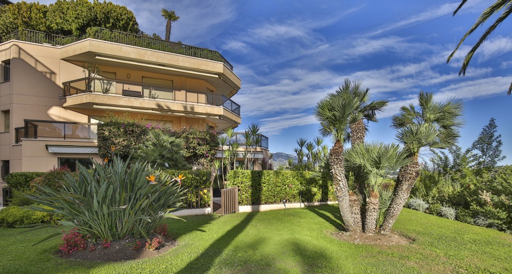 NICE MONT BORON APARTMENT/VILLA OF 170 SQM FOR SALE LARGE TERRACE