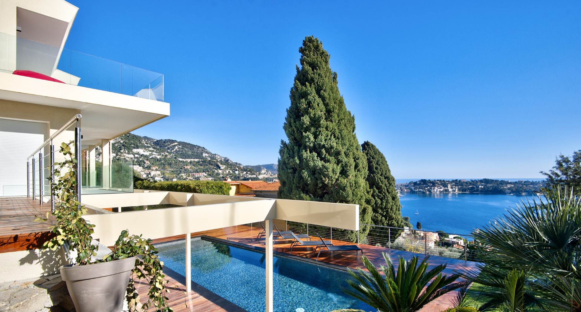 VILLEFRANCHE SUR MER MAGNIFICENT CONTEMPORARY VILLA FOR SALE OF